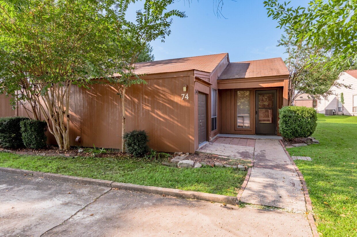 Foto principal - 74 Westwood Dr W
