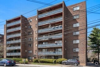 Building Photo - 32 Whites Ave