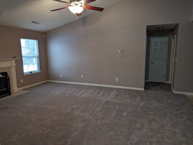 Living room - 1037 Meriman Dr