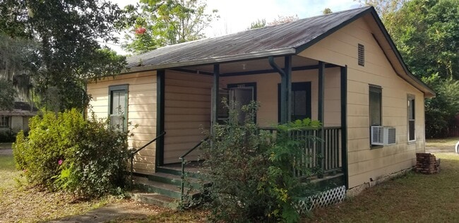 Building Photo - 2012 Husson Ave