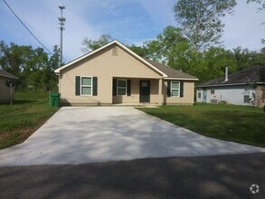 Building Photo - 519 Gardenia St