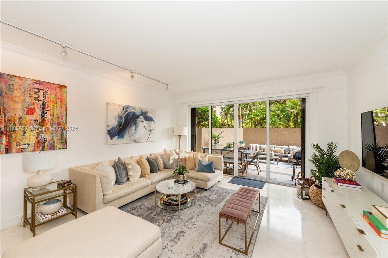 Foto principal - 201 Crandon Blvd