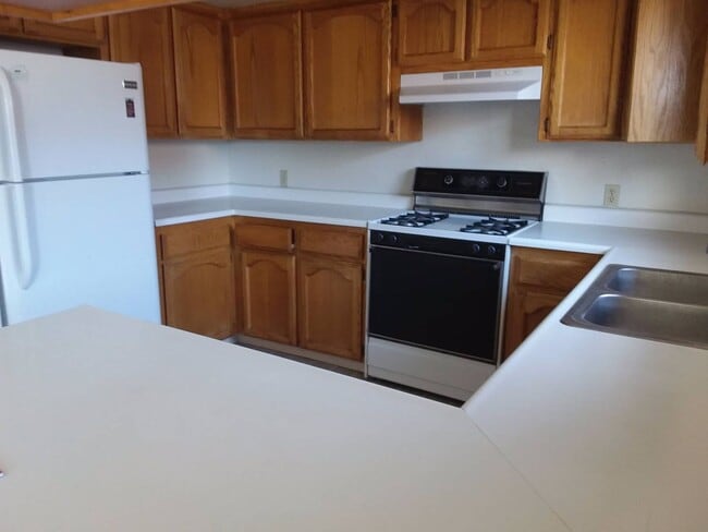 Building Photo - 2356-2356 Bushnell St