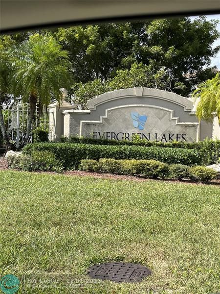 Foto del edificio - 5005 Wiles Rd
