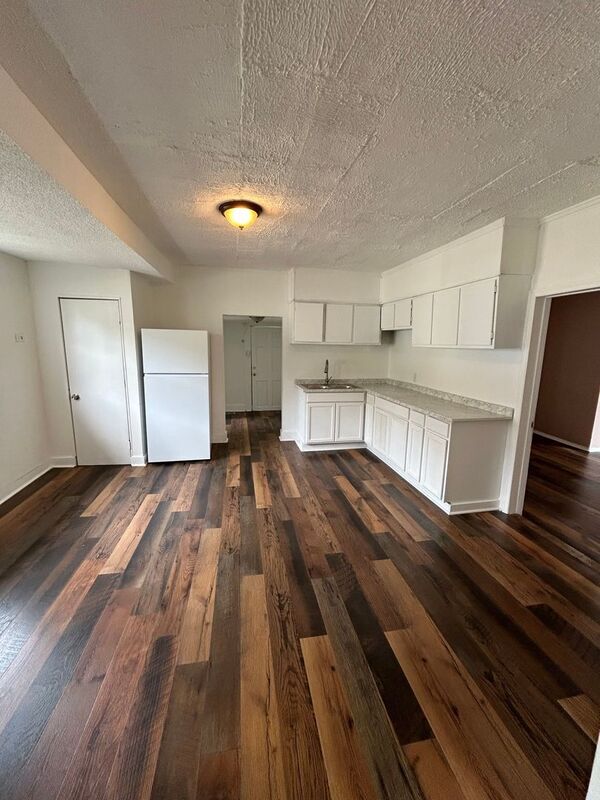 Building Photo - 1304 Avenue G