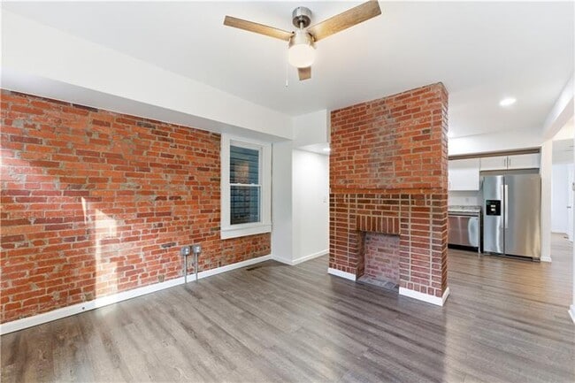 Building Photo - 117 E Jefferson St