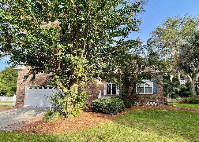 Building Photo - Available July 1st. Beautiful 3 BR/2 BA Home in Seaside Farms!