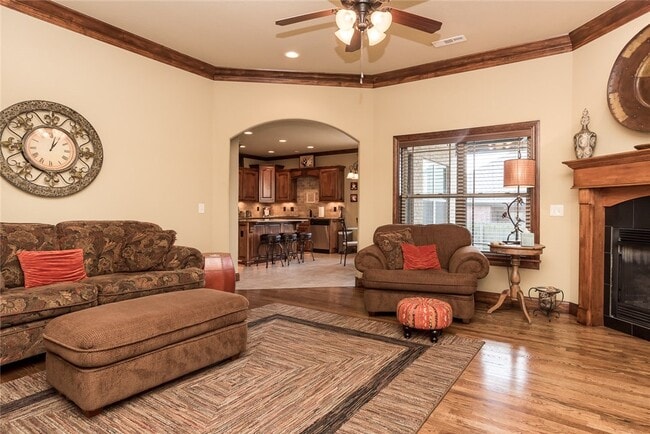 Building Photo - 5602 W Murfield Dr