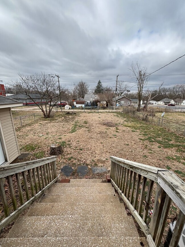 Building Photo - Updated 3 bed/1 bath home! With a 1 car ga...