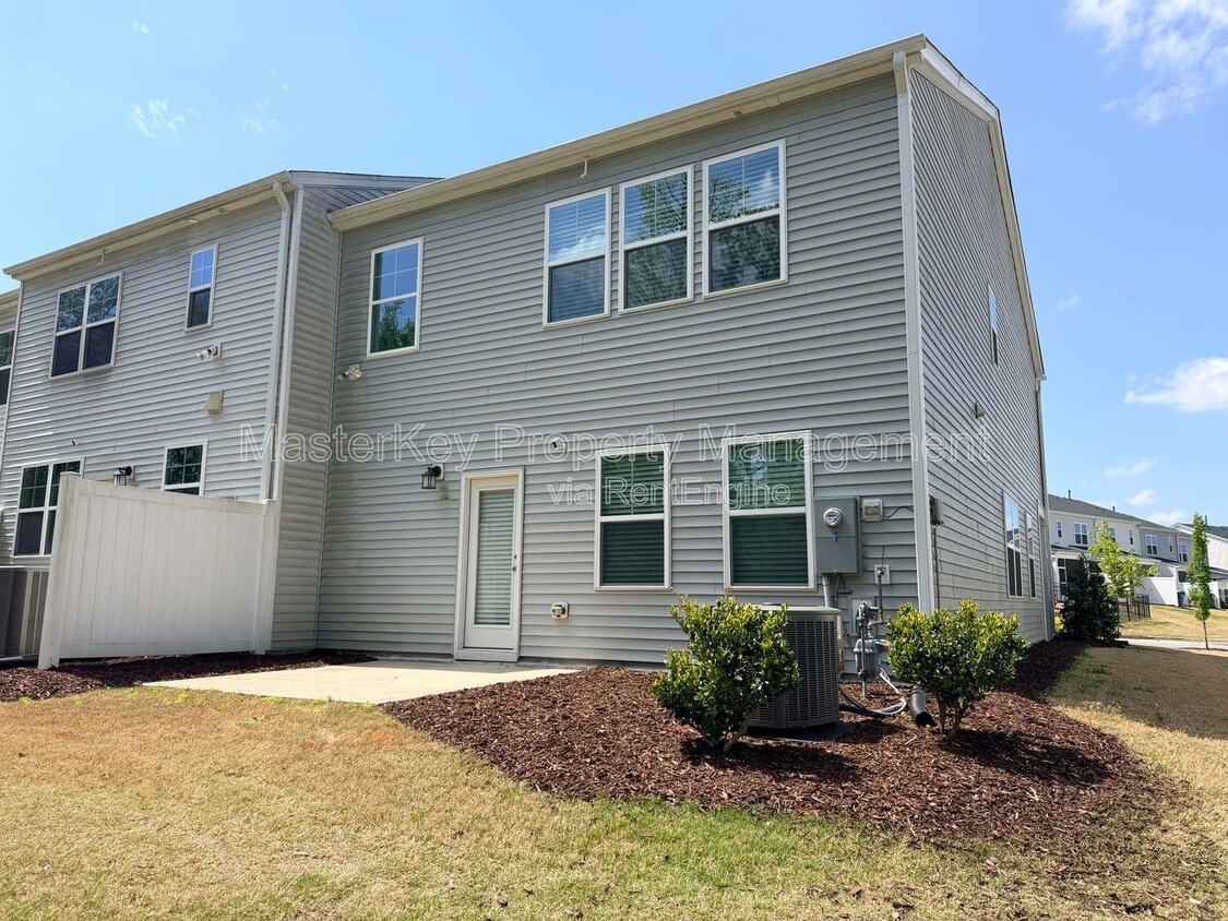 Building Photo - 2061 Caen St