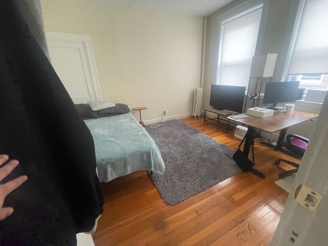 Building Photo - May 1st Studio NO FEE Very Sunny and Spacious, Hardwood Floors, Students Ok Laundry