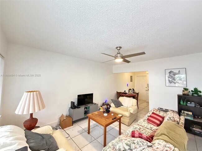 Foto del edificio - 1049 SW 3rd St