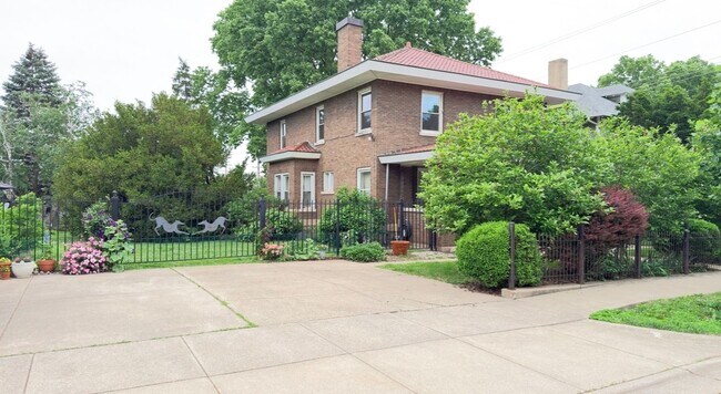 Foto del edificio - ALL UTILITIES INCLUDED...Trendy 1 Bedroom Apartment Downtown Lafayette
