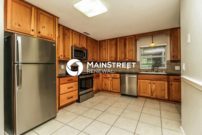 Building Photo - 3 Bedroom Pet-Friendly Home in St. Cloud, FL with Main Street Renewal