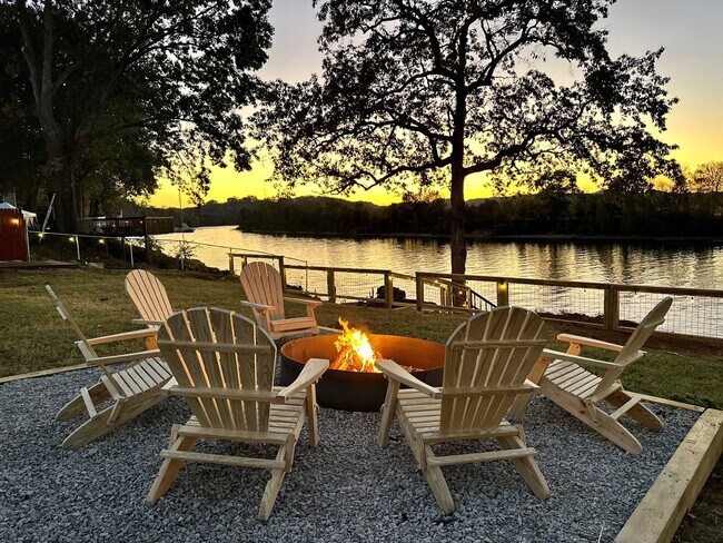 Building Photo - 6620 Upton Ln