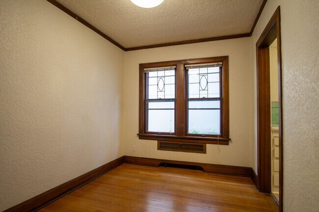Building Photo - 912 SW Vista Ave