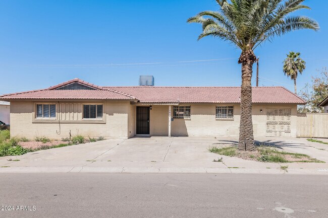 Building Photo - 5614 W Hazelwood St