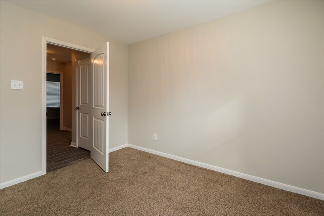 Foto del edificio - 17239 Glen Oaks Dr