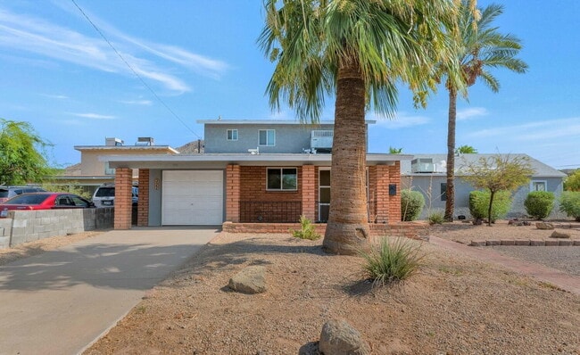 Building Photo - UPDATED PHOENIX RENTAL – 3 BED, 2 BATH NEA...