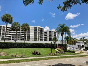 Building Photo - 13951 Kendale Lakes Cir
