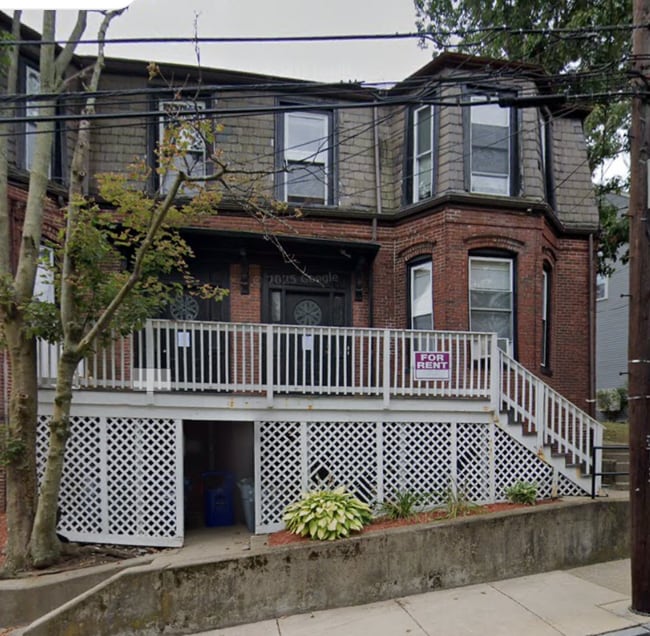 Building Photo - 38 Newton St