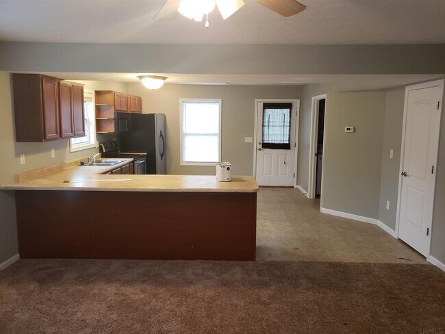 Building Photo - 1250 W Adams Hill Cir