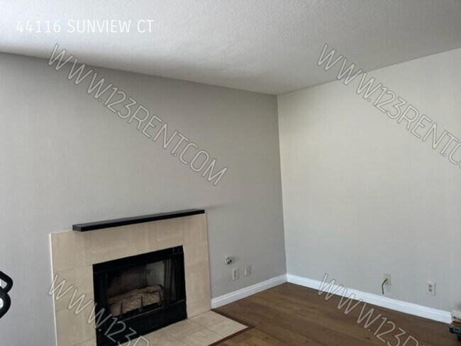 Building Photo - 3BD/ 2.5 BATH 2 STORY HOME EAST LANCASTER