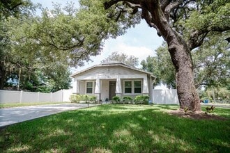 Building Photo - 705 E Elm St