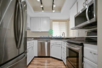 Foto del edificio - Welcome to this charming 2 bedroom, 2.5 bathroom townhouse in Bothell.