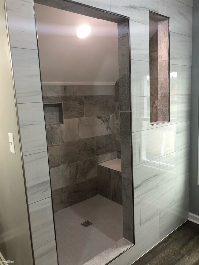 Foto del edificio - 4 br, 3 bath House - 1731 Poplar Street