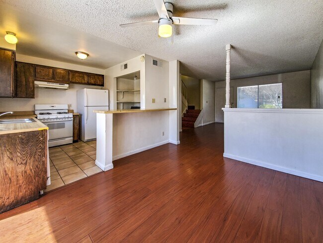 Foto del edificio - 6168 Meadow View Ln