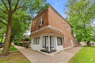 Building Photo - 3000 S Kedvale Ave