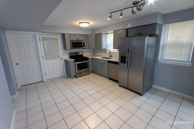 Foto del edificio - 4300 Maple Ave