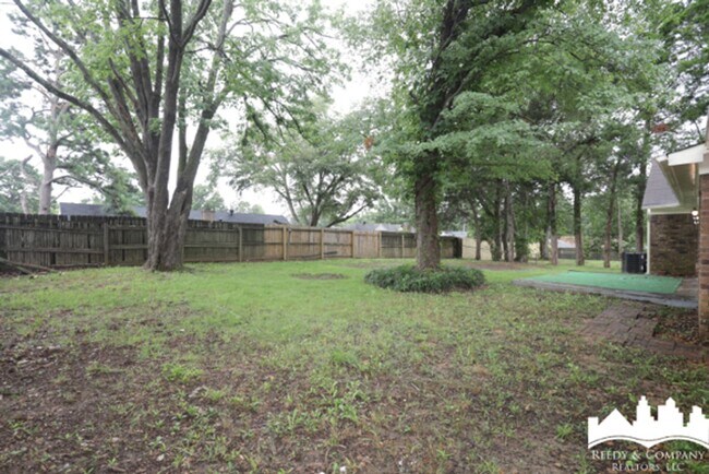 Foto del edificio - 5291 Twin Woods Ave