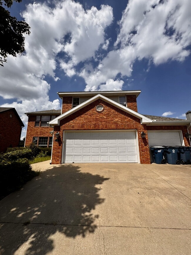 Building Photo - 15 Bluestem Ln