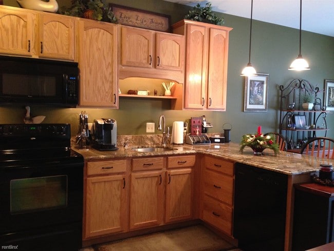 Building Photo - 3 br, 2.5 bath Townhome - 15 Emily Ct Town...