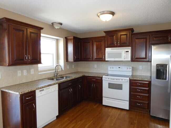 Foto del edificio - 9304 NE 116th Ter. Kansas City, MO Lots of...