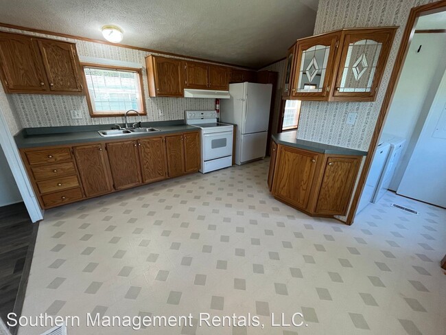 Building Photo - 3 br, 2 bath House - 4 Locust Lane