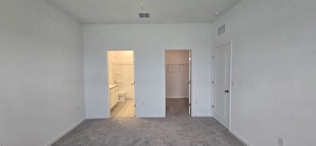 Building Photo - 474 Hennepin Lp