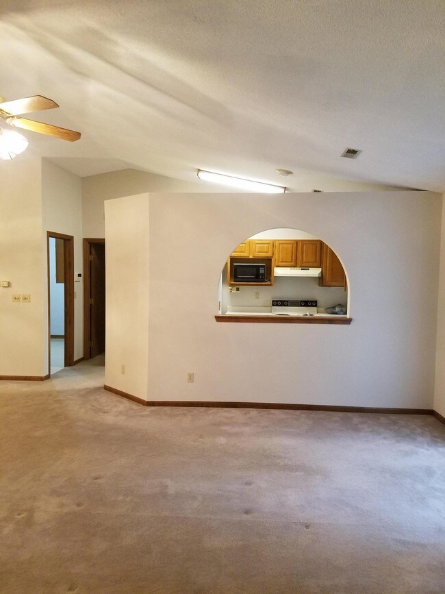 Building Photo - 5004 Thornridge Dr