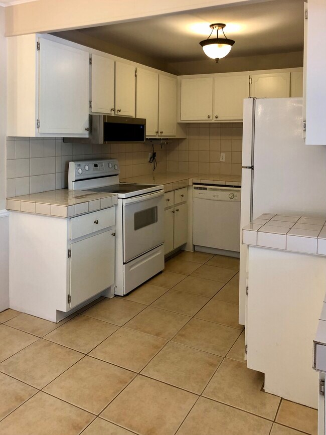 Kitchen - 2309 Walton Blvd, Unit #37
