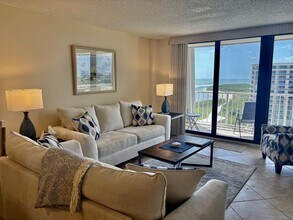Building Photo - 320 Seaview Ct