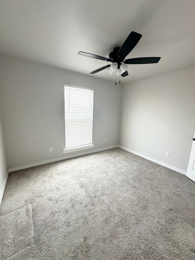 Foto del edificio - 3 Bed 2 Bathroom for Rent!