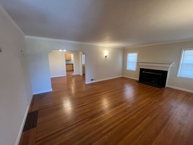 Foto del edificio - Beautiful 3 bed 2 bath Belmont home with amazing views. This is a must see!