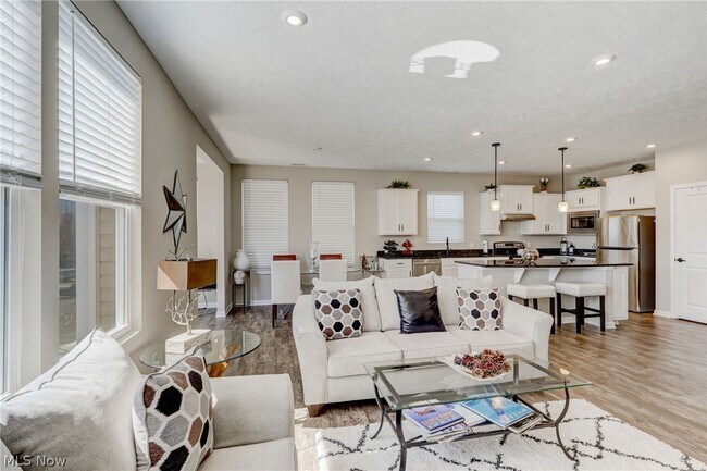 Foto del edificio - 7821 Hunting Lake Dr
