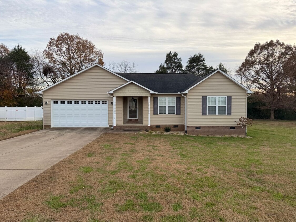 Foto principal - Statesville - Scotts Creek - 3BD/ 2BA