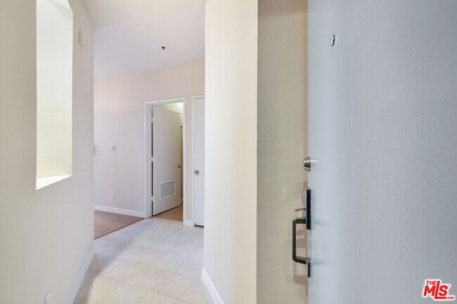 Foto del edificio - 5350 White Oak Ave