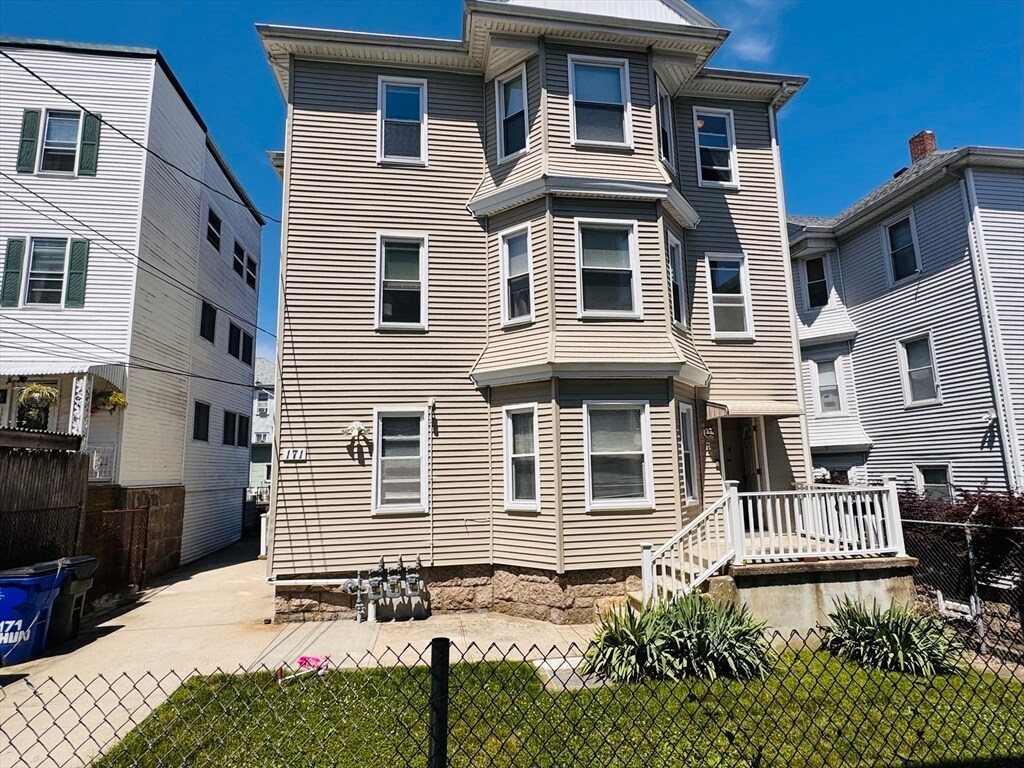 Primary Photo - 171 Hunter St
