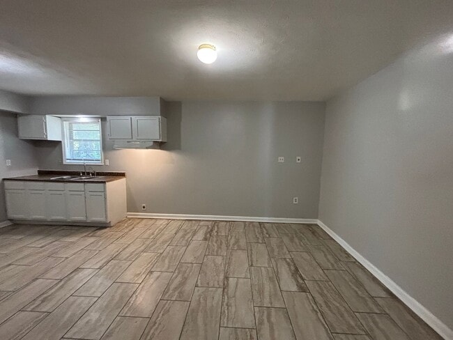 Building Photo - 2771 Northmeade Ave
