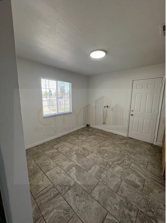Building Photo - 928 P St